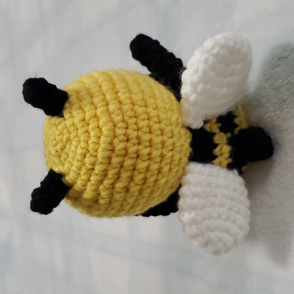 AMIGURUMI BEE 🐝 - Picture 2 of 6